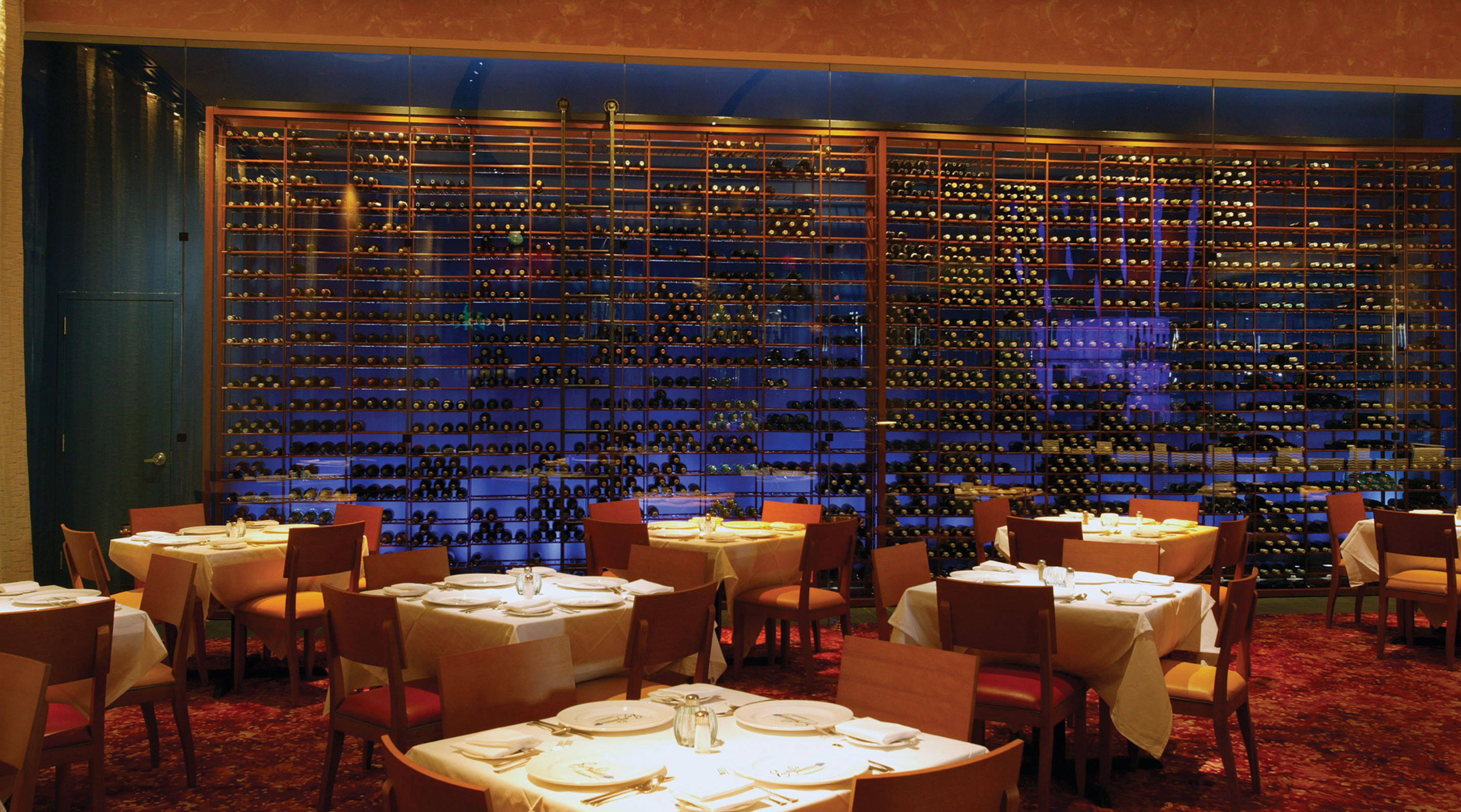 The dining room at Emeril's New Orleans Fish House